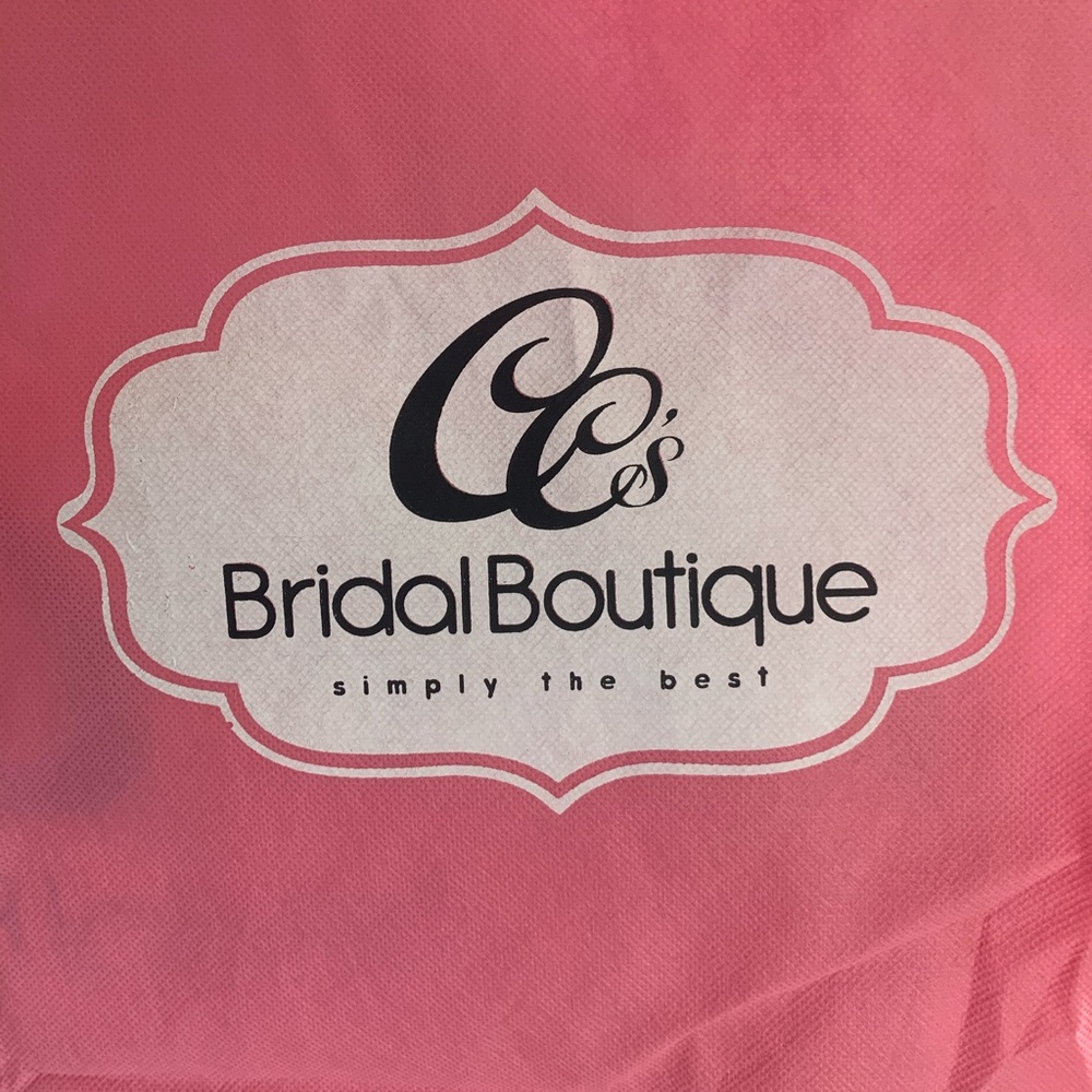 Ivory wedding veil (never worn)!!! - Picture 4 of 4